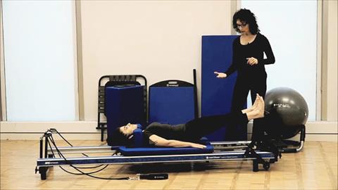 Video: STOTT PILATES Twist Short Box