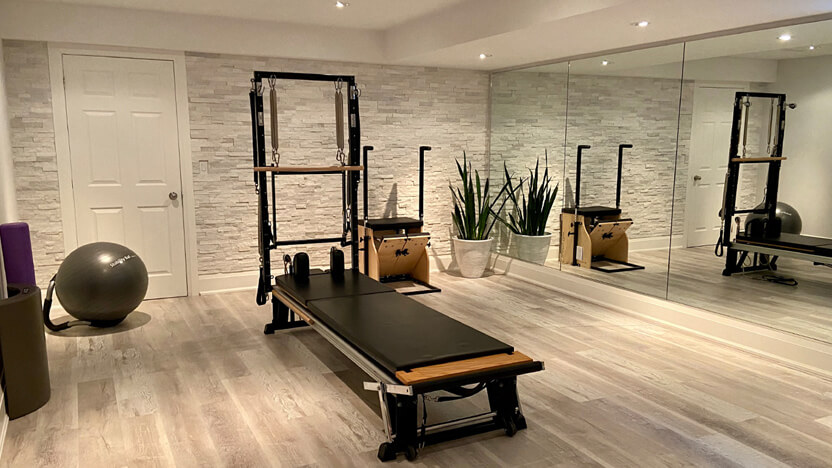 A Merrithew Lead Instructor Trainer’s at-home studio in Toronto features a V2 Max Plus Reformer